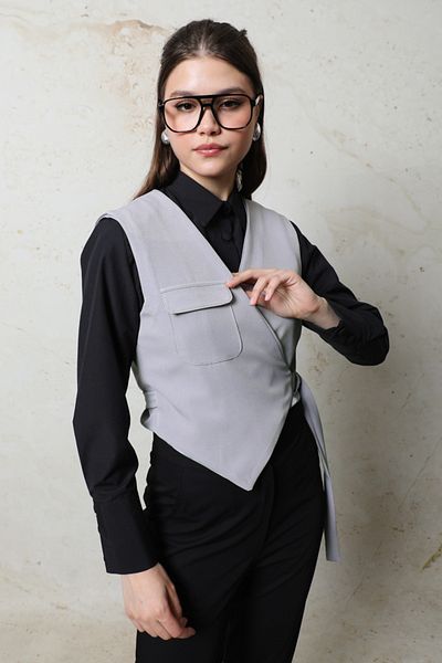 ZÜLAYS Gray Asymmetric Vest Design