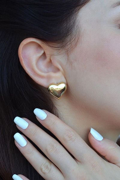 Sacce Scarves&Accessories Gold Colored Curved Heart Earrings