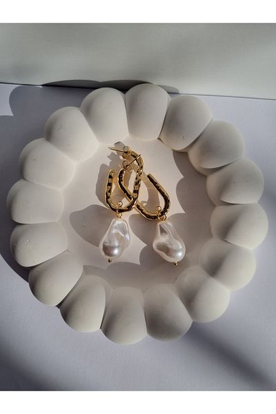 LİLİA Pearl Detail Half-Ring Earrings
