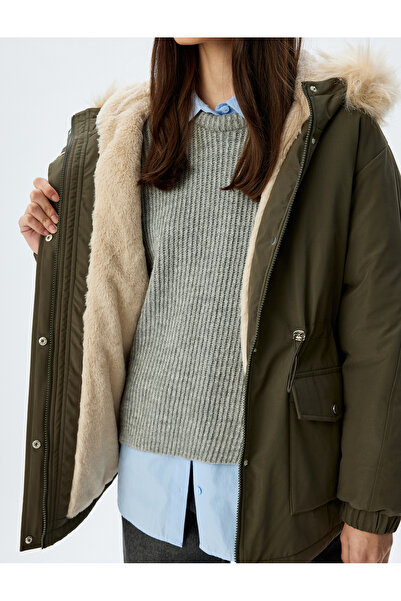 Koton Παλτό με κουκούλα με λεπτομέρεια από ψεύτικη γούνα και βελούδινη επένδυση