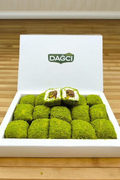 İbrahim Dağcı Ibrahim Mountaineer Package Turkish Delight with Pistachio and Chocolate Filling 500g 15 Pieces