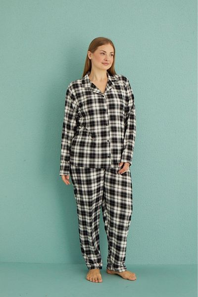 Pemilo Plus Size 20601-081 Μοντέλο Σετ Πιτζάμες Suede - Μπροστινό Κουμπί ΛΕΥΚΟ