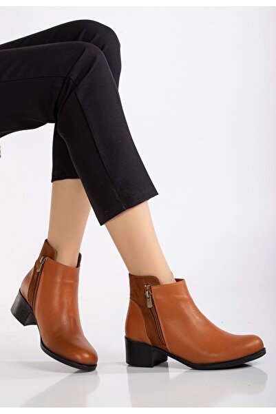 ANALİN SHOES بوت نسائي من الجلد الطبيعي بتفاصيل من جلد نوبوك وكعب قصير - أسمر...