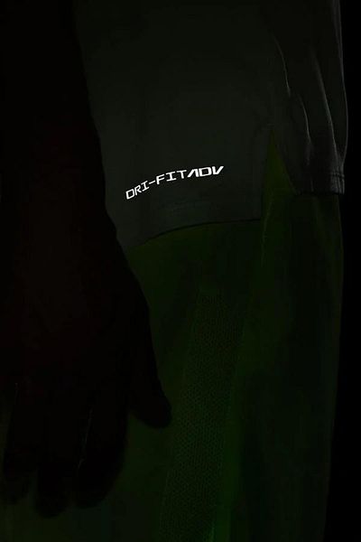 Nike Dri Fit Adv Techknit Ανδρικό μπλουζάκι για τρέξιμο με εξαιρετικά κοντό μανίκι κίτρινο