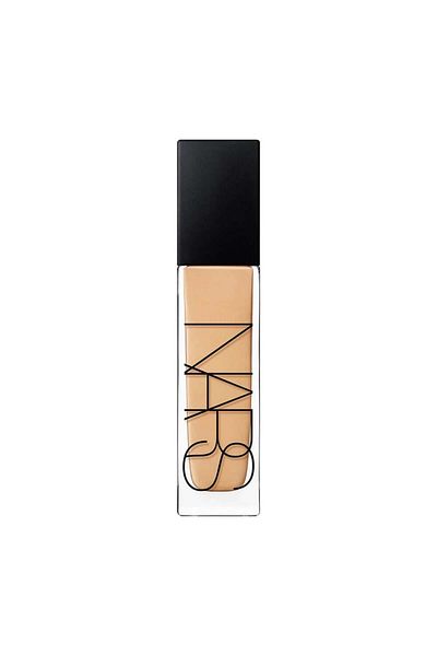 Nars كريم أساس طبيعي متألق يدوم طويلاً - متوسط 2.5