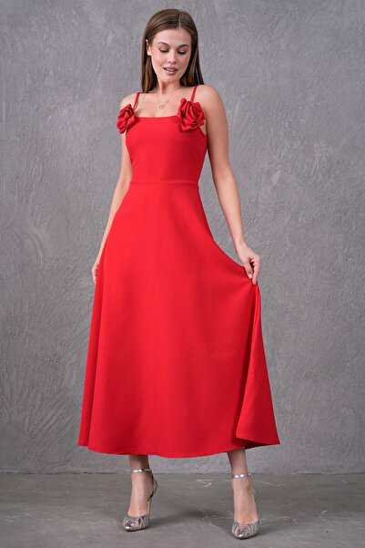 barış sülün lovebox Kadın Atlas Kumaş Çıkartılabilir Gül Detay Midi Boy Kloş Kesim Straplez Kırmızı Midi Elbise