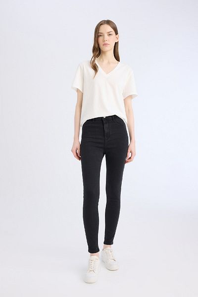 DeFacto Jegging mit hoher Taille – Basic-Jeans mit schmalem Bein B7498AX25SP