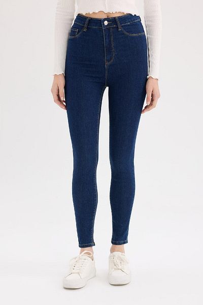 DeFacto Jegging mit hoher Taille – Basic-Jeans mit schmalem Bein B7498AX25SP