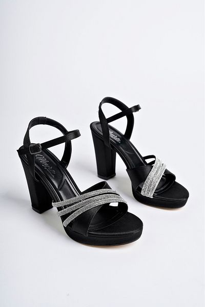 meyra'nın ayakkabıları Γυναικεία παπούτσια με τακούνι 3 Stone Black Skin Platform