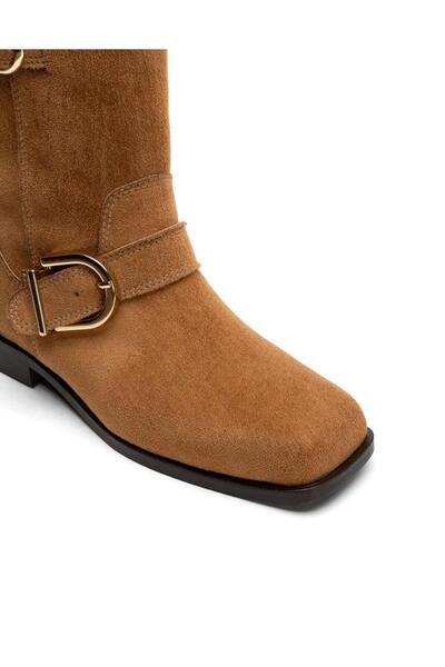 EMIENZA Vanya Küt Burun Toka Aksesuar Detaylı Süet Kadın Bot