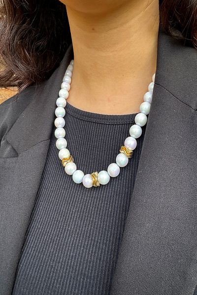 MOONİ ACCESSORİES قلادة Tamtur بتصميم عتيق من العقيق الذهبي مع تفاصيل ذهبية اللون