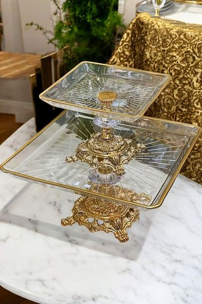 liveisthome 2 Piece Square Cast Iron Standing Cake Presentation Cookie Holder