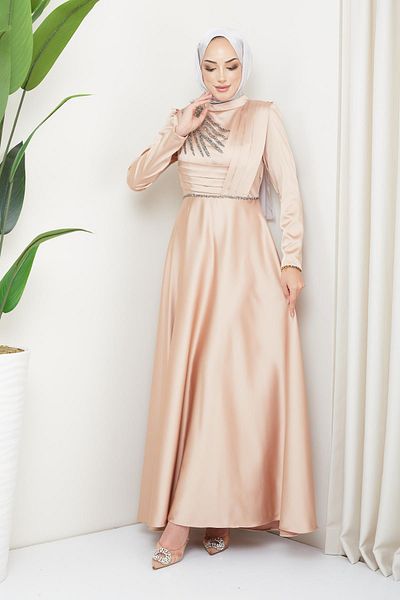 Olcay Satin-Abendkleid mit Falten und Perlendetail auf der Vorderseite KAMEL 1624