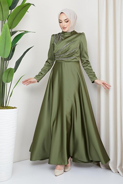 Olcay Σατέν βραδινό φόρεμα με φλάντζα και πέτρινη λεπτομέρεια στο μπροστινό μέρος ΑΝΟΙΧΤΟ ΠΡΑΣΙΝΟ 1596
