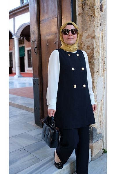 Aressy Gold Buttoned Vest Set