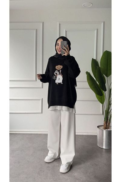 ÖNDER MODA Pulover negru cu gât rotund din tricotaje brodate cu textura moale