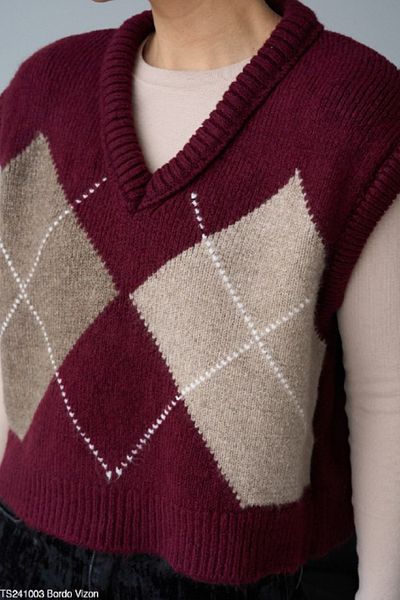 Nisantasimoda Women's V-Neck Diamond Pattern Knitwear Sweater