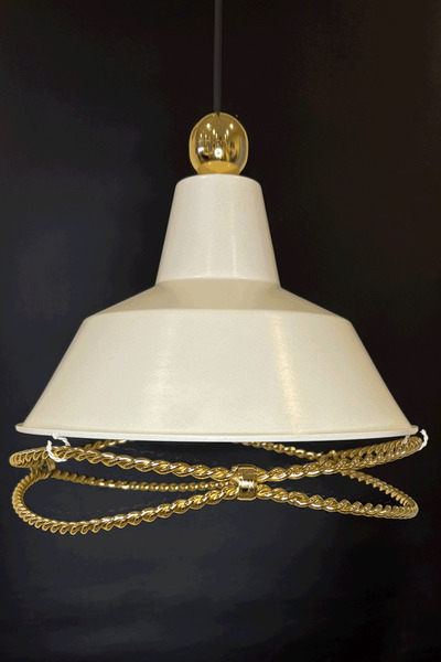 Krea Lighting Krem Beyaz Eskitme Retro Metal Gold Burgu Detaylı Sarkıt Avize