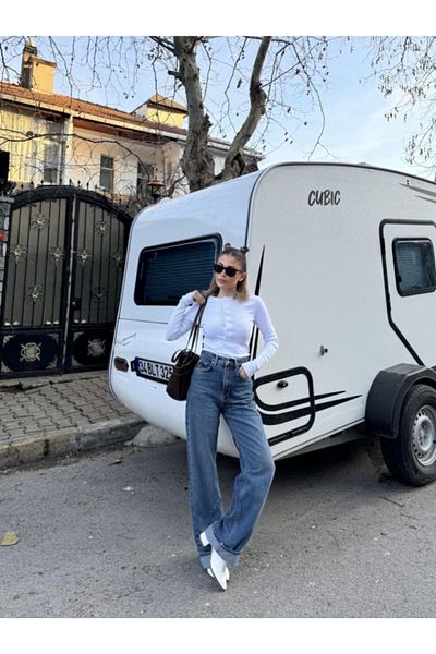 Sobe Hediyelik Μακρυμάνικο Crop Badi με μακρύ πατιλέτα και λεπτομέρεια με 6 κουμπιά - Λευκό