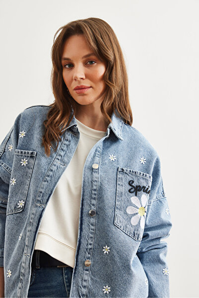 Olalook Kadın Mavi Cepli Papatya Nakışlı Oversize Denim Ceket CKT-19000415