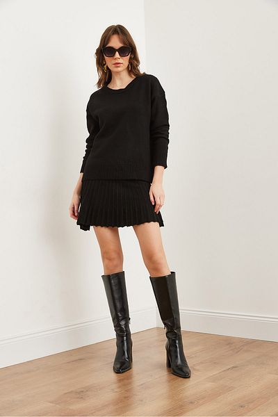 Olalook Women's Black Crew Neck Sweater Mini Pleated Skirt Knitwear Suit Tkm- 19000333