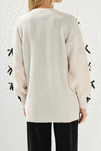 Edit by Trendyol Svetr s šedou stuhou a výstřihem do V Cardigan Tedaw25Th00008