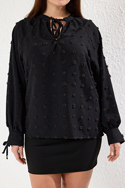 Trendyol Curve Μπλούζα με μαύρο μπαλόνι με μανίκια Pompom Woven Plus Size TBBAW25AF00049