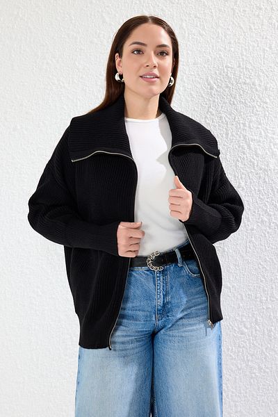Trendyol Curve Schwarzer Crop-Strick-Cardigan mit Umlegekragen – Reißverschlussdetail TBBAW25AV00009