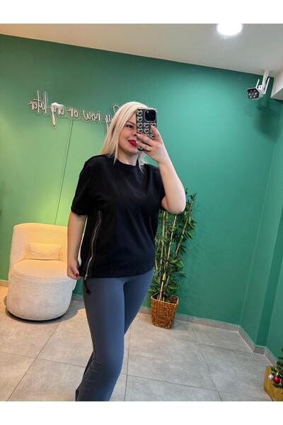 Tuğba Fermuar Detaylı Siyah Tişört