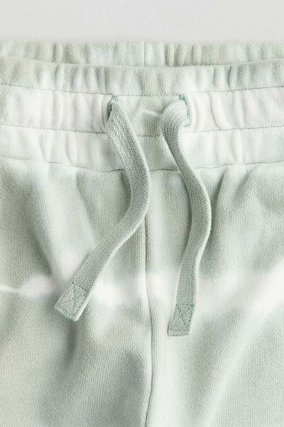 H&M شورت رياضي مطبوع