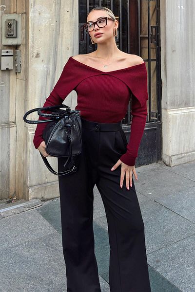 Swist Burgunderroter Adria Degaje-Kragen, schulterfreier Damen-Strickpullover