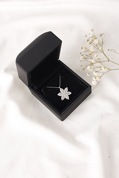 SARIASLAN Işıklı Kutuda Rodyumlu 925 Ayar Gümüş Lotus Çiçeği Kolyesi