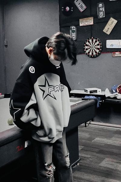 Köstebek Бял суичър с качулка Black Star Fafic Studio
