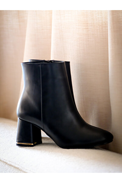 Munshoes Daphne kadın bot