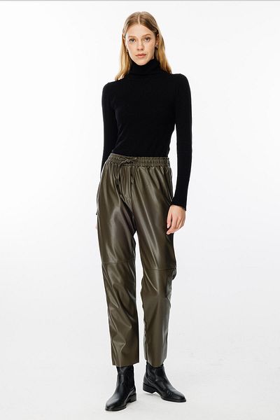 Hooopstore Pantaloni din piele kaki - Detaliu cusătură