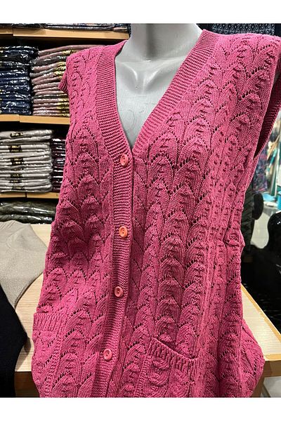 TCR Women's Knitwear Buttoned Pocket Knitwear Vest