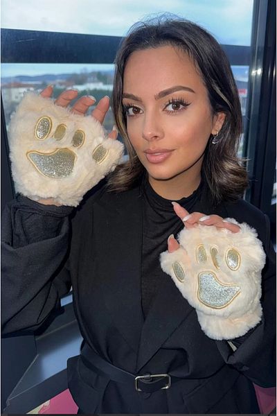 LOVE LUXE 14 February Valentine's Day Cream Color Plush Gloves with Paw Figure