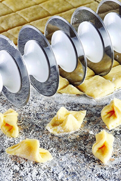 Rotanev 9 Çelik Bıçaklı Mantımatik Mantı Kesici Merdane Pratik Mantı Kesme Ap...