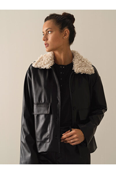 Xint Kadın Siyah Yakası Kürklü Cep Detaylı Oversize Ceket