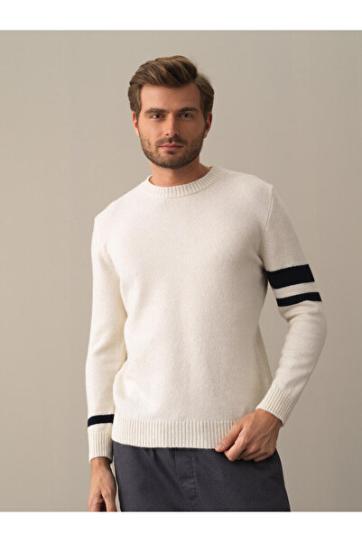 Xint Erkek Beyaz Yumuşak Dokulu Regular Fit Çizgi Detaylı Kazak