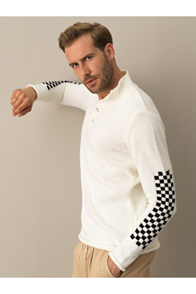 Xint Erkek Ekru Yumuşak Dokulu Dik Yaka Regular Fit Kazak