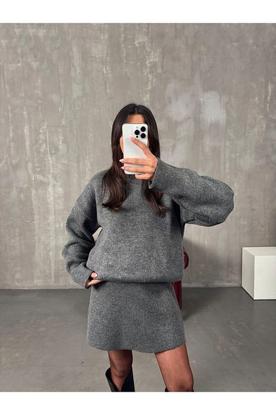 Mooi Butik Rory Team 2585 - Black Crew Neck Sweater and Skirt