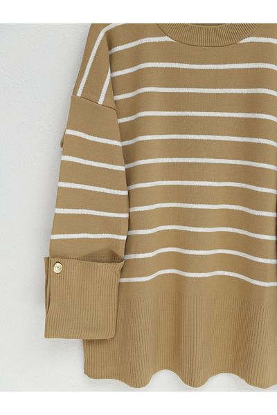 Modamorfo Sweter z dzianiny Mink Colored Folded Knitwear - Rękawy z ozdobnymi guzikami