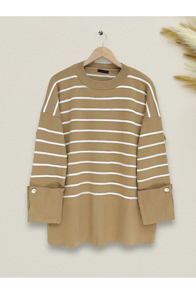 Modamorfo Sweter z dzianiny Mink Colored Folded Knitwear - Rękawy z ozdobnymi guzikami