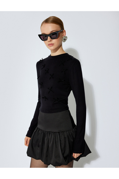 Koton Μακρυμάνικο μπλουζάκι με λαιμόκοψη με φιόγκο απλικέ με λεπτομέρειες από βισκόζη εφαρμοστό