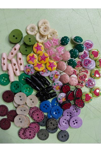 Sena Yün 100 Pieces of Mixed Buttons (Can Be Variable to Variable)