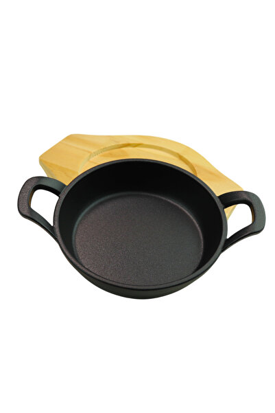 Evren Döküm Demir Kulplu Yuvarlak Sahan Tava 16 Cm Ve Ahşap Servis Sunum Altlık