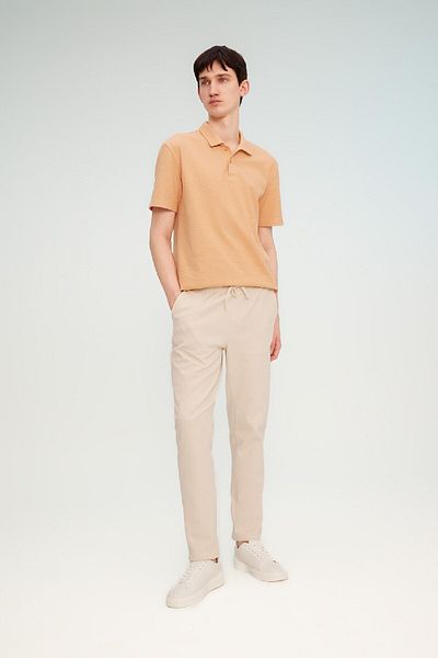 DeFacto Neues, einfarbiges, kurzärmliges Basic-Poloshirt mit normaler Passform B4939ax24sp