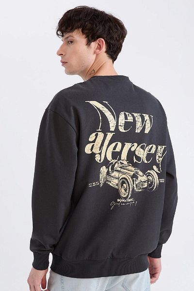 DeFacto Boxy Fit Crew Neck Back Printed Sweatshirt E3210Ax24Wn