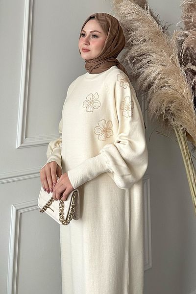 InStyle فستان تريكو بأكمام بالون مرصع بالزهور